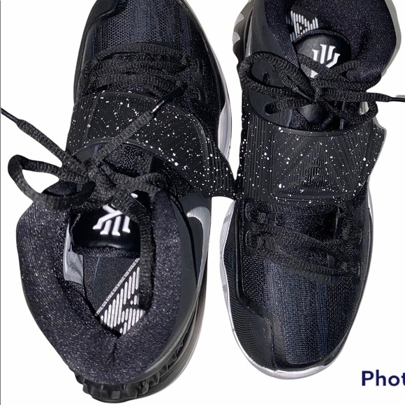 Nike Shoes Nike Kyrie Irving Mens Basketball Sneakers Size